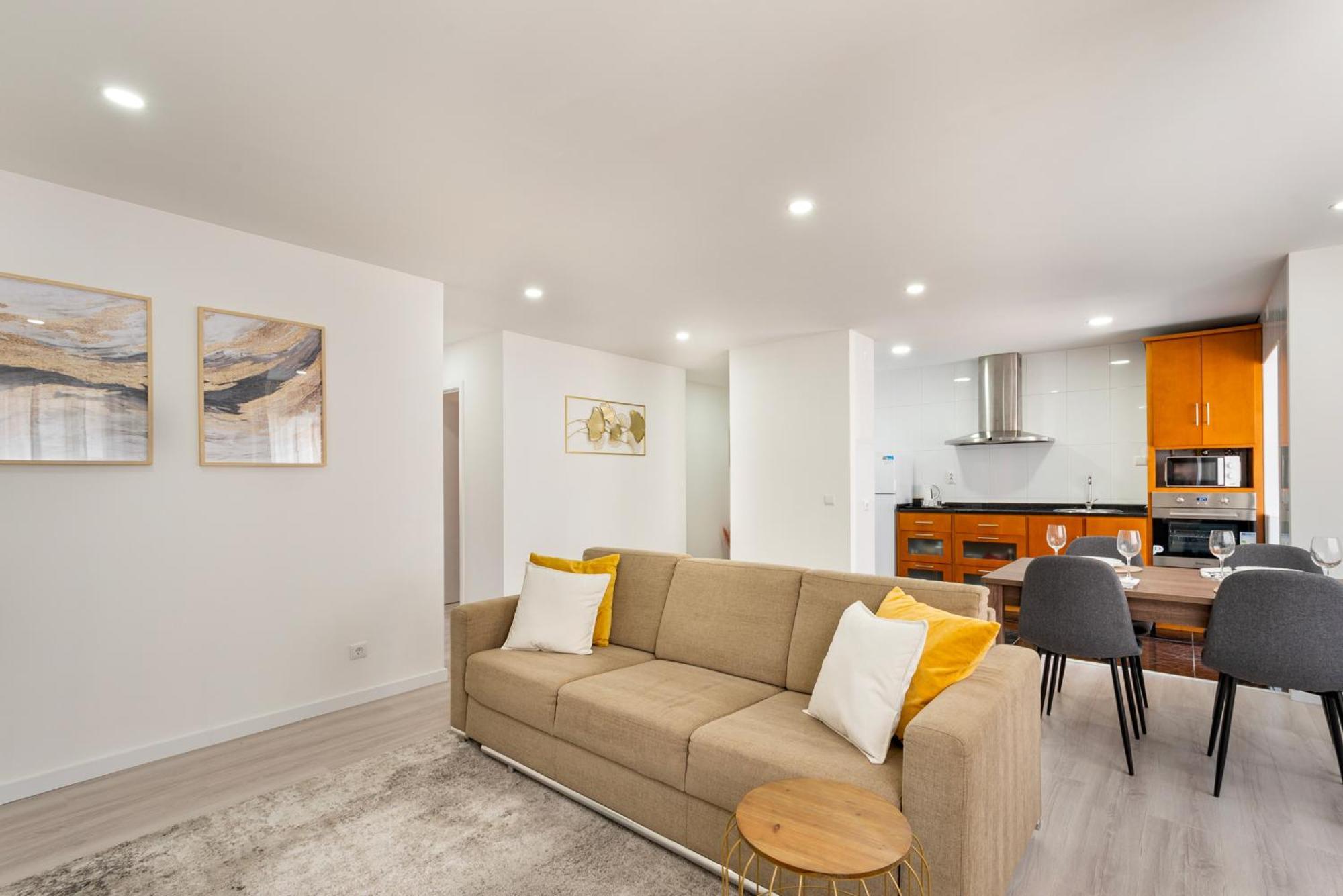 Duke's - Center Apartment